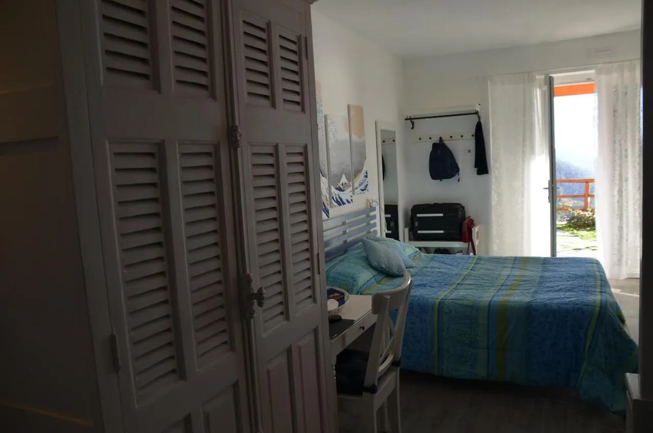 מלון ורנאצה Cade Ventu 0*,