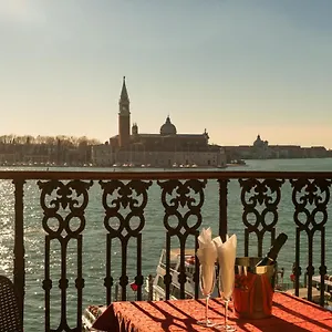 A Tribute To Music Residenza Venezia